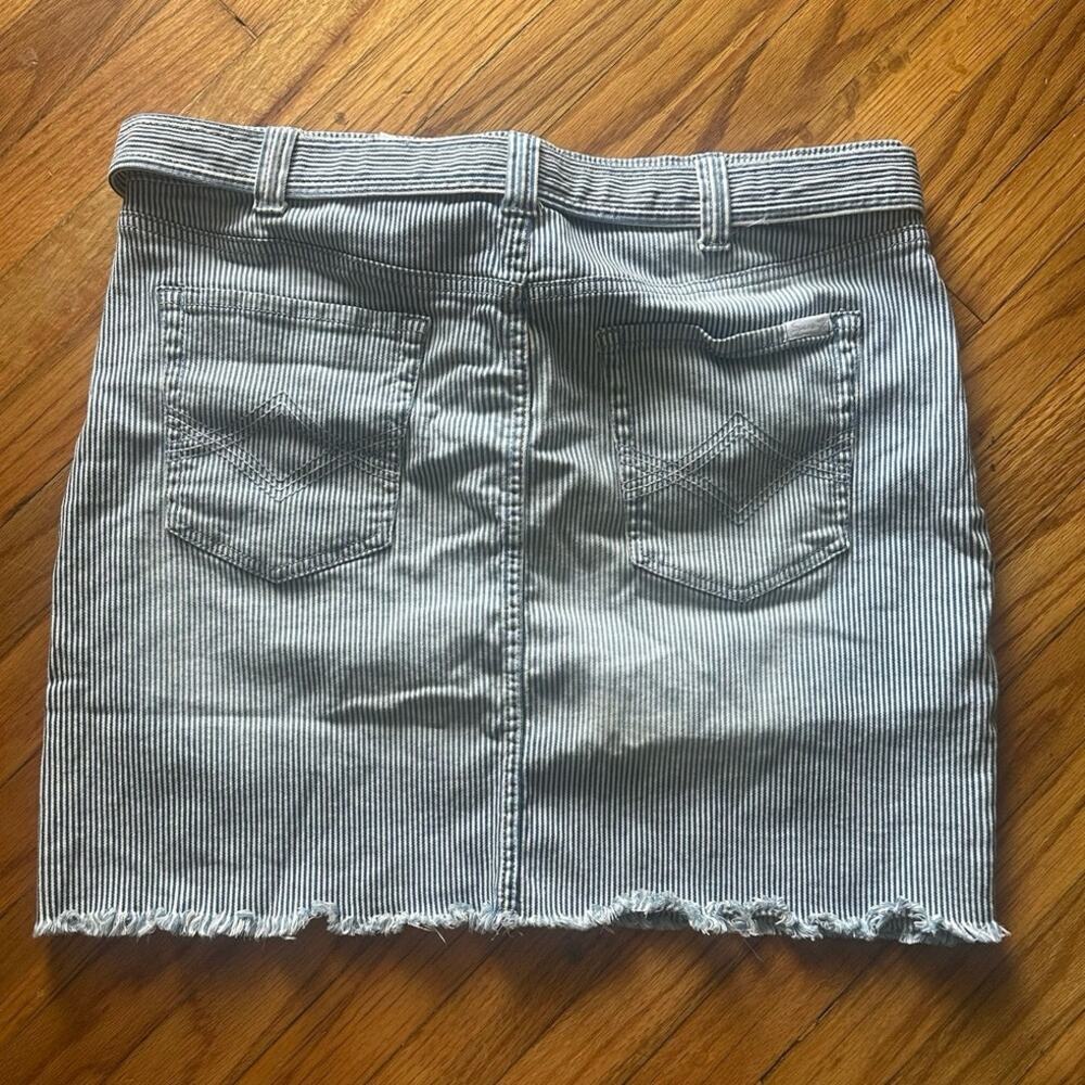 Seven7 Blue & White Striped Denim Mini Skirt – Size 18 - Picture 6 of 10